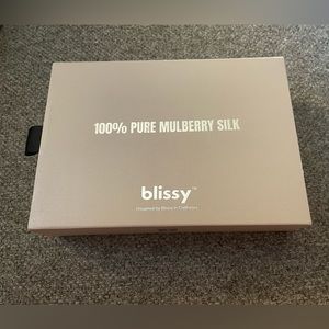 NEW IN BOX Blissy Silk Pillow Case Standard